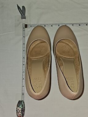 Naturalizer Round Toe Heels in Nude Runs Big, Closer To 8W